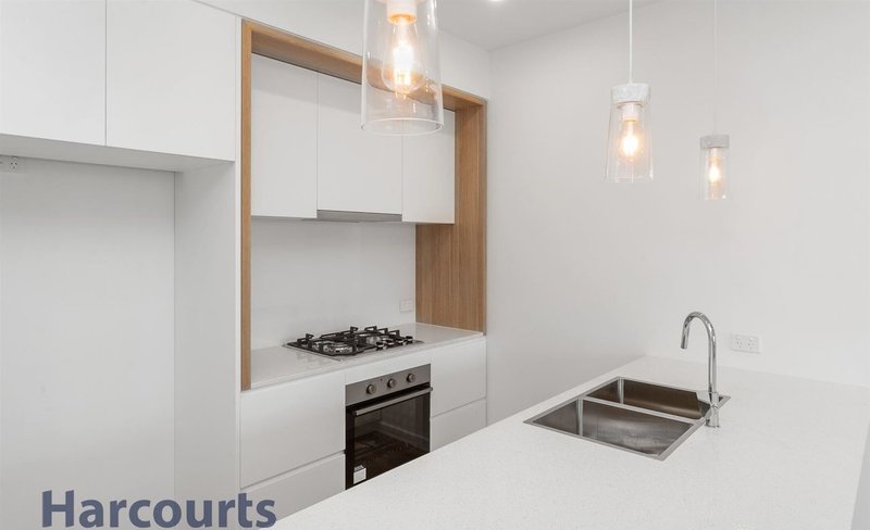 Photo - 104/147 Beach Street, Frankston VIC 3199 - Image 2