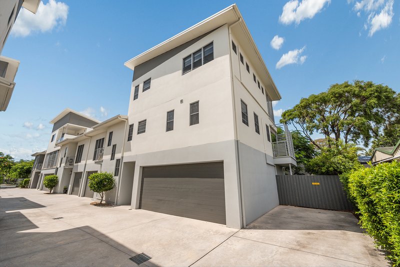 Photo - 10/415-417 Scarborough Road, Scarborough QLD 4020 - Image 1