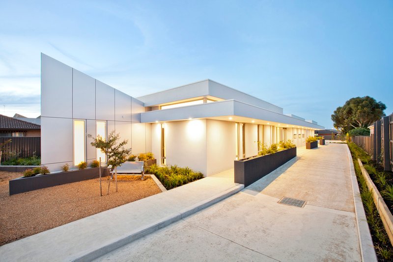 Photo - 1042 Howitt Street, Wendouree VIC 3355 - Image 2