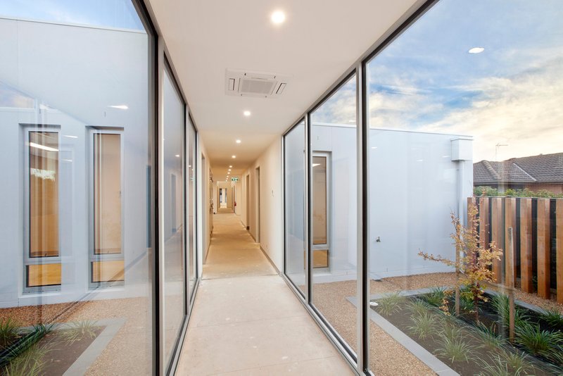 Photo - 1042 Howitt Street, Wendouree VIC 3355 - Image 4