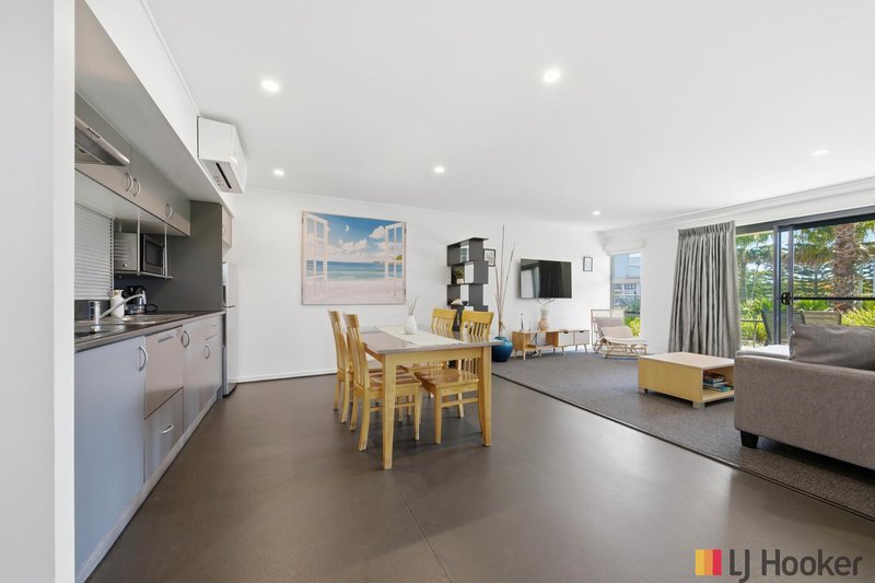 Photo - 104/202-208 Beach Road 'Corrigans Cove' , Batehaven NSW 2536 - Image 9