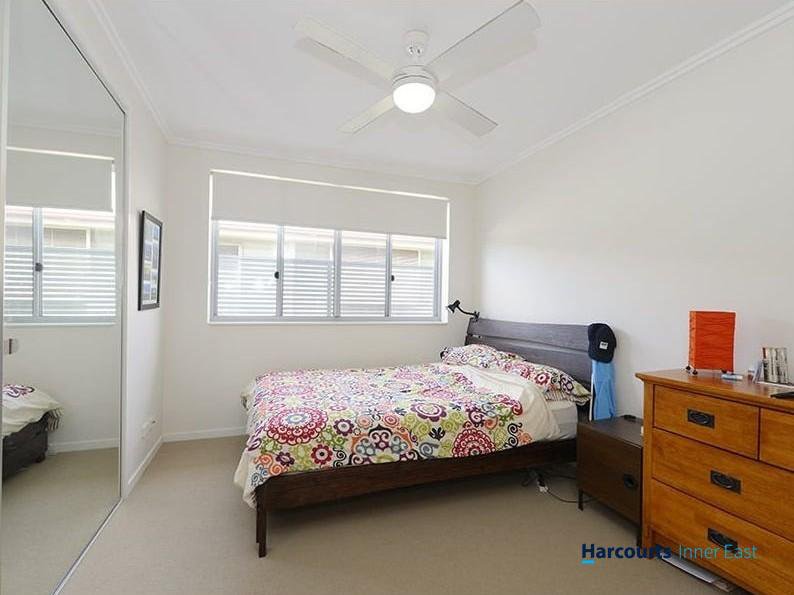 Photo - 104/425 Hawthorne Road, Bulimba QLD 4171 - Image 7
