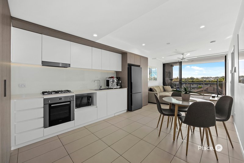 Photo - 1049/123 Cavendish Road, Coorparoo QLD 4151 - Image 2