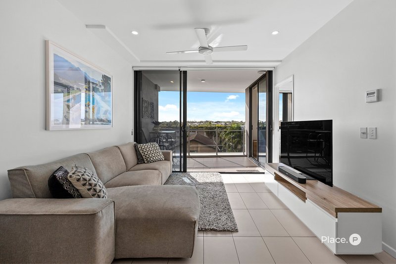 Photo - 1049/123 Cavendish Road, Coorparoo QLD 4151 - Image 3