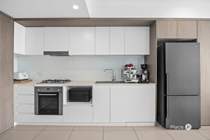 Photo - 1049/123 Cavendish Road, Coorparoo QLD 4151 - Image 8