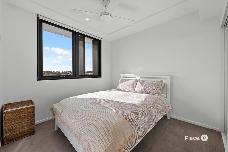 Photo - 1049/123 Cavendish Road, Coorparoo QLD 4151 - Image 9