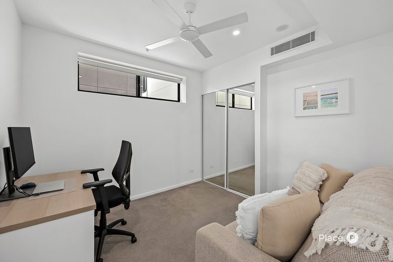 Photo - 1049/123 Cavendish Road, Coorparoo QLD 4151 - Image 11