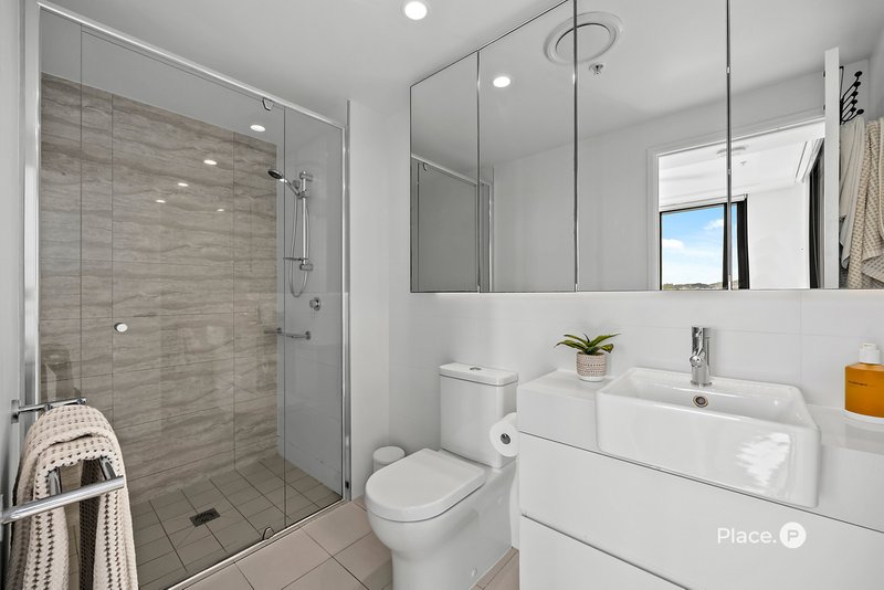 Photo - 1049/123 Cavendish Road, Coorparoo QLD 4151 - Image 12