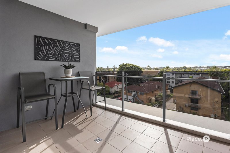 Photo - 1049/123 Cavendish Road, Coorparoo QLD 4151 - Image 13