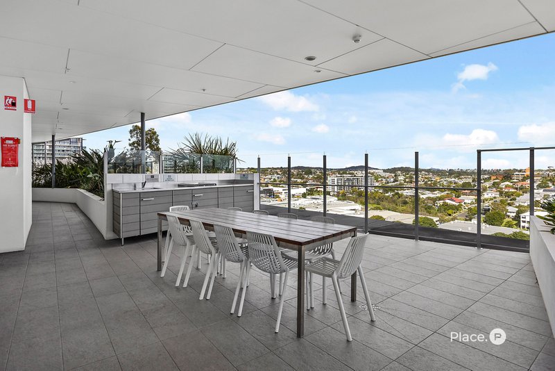 Photo - 1049/123 Cavendish Road, Coorparoo QLD 4151 - Image 14