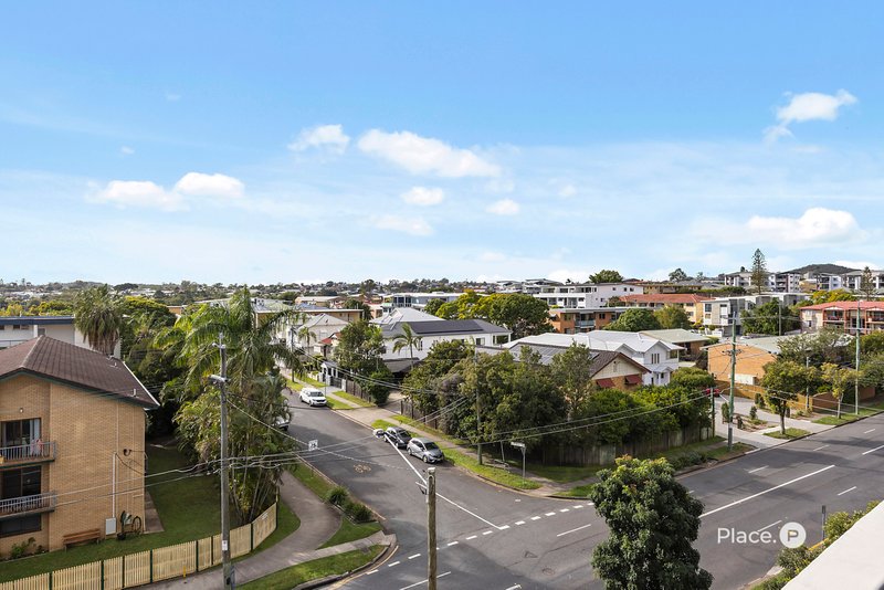 Photo - 1049/123 Cavendish Road, Coorparoo QLD 4151 - Image 18