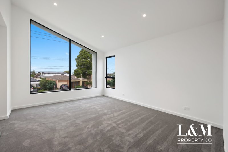 Photo - 104A Lincoln Drive, Keilor East VIC 3033 - Image 11