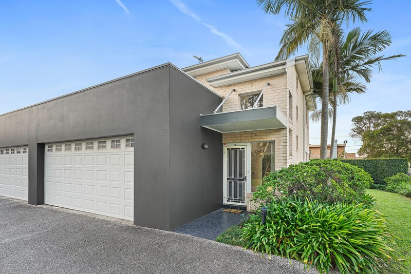Photo - 10/4a Tallegalla Street, Unanderra NSW 2526 - Image 1