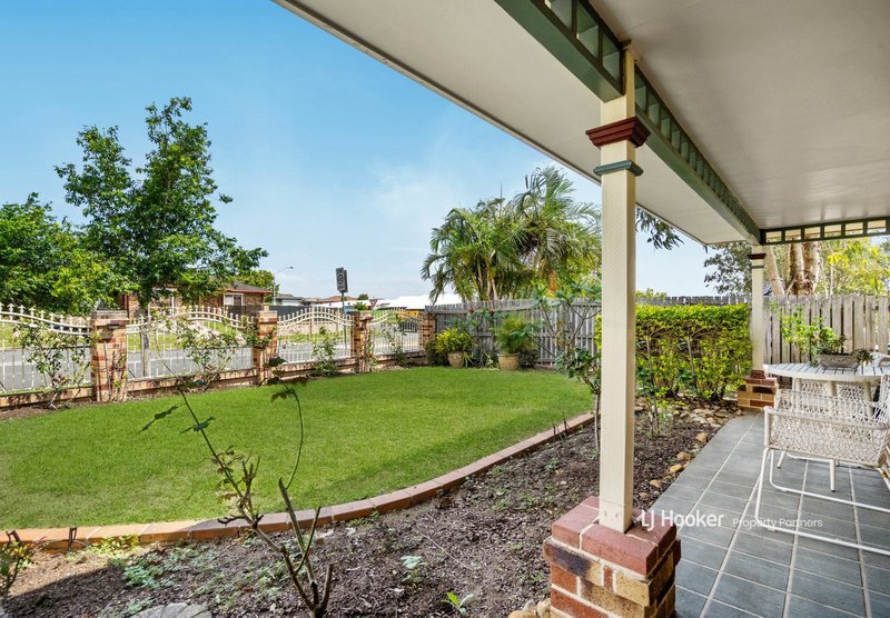 Photo - 105 Bannockburn Crescent, Parkinson QLD 4115 - Image 2