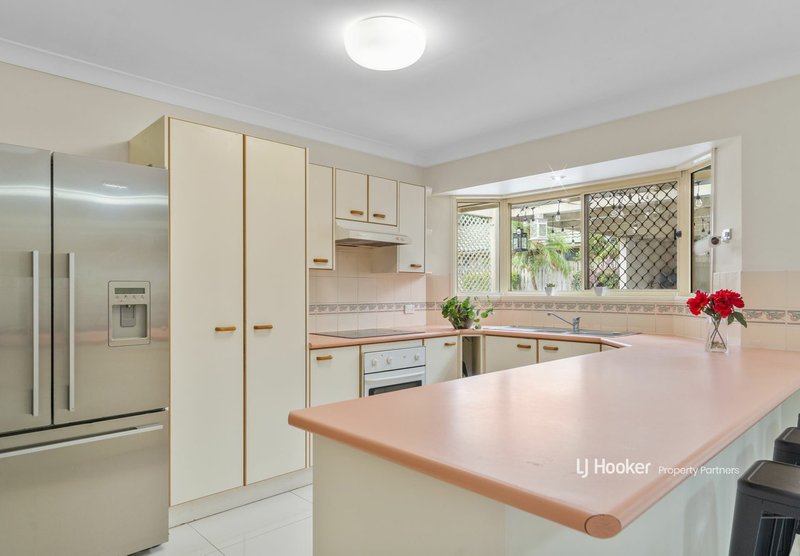 Photo - 105 Bannockburn Crescent, Parkinson QLD 4115 - Image 5