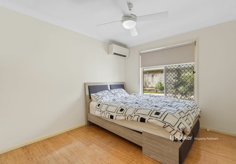 Photo - 105 Bannockburn Crescent, Parkinson QLD 4115 - Image 12