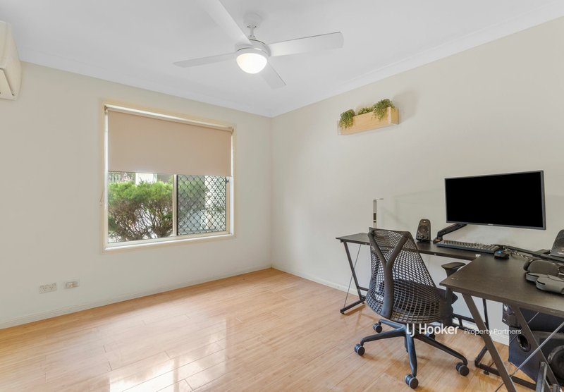 Photo - 105 Bannockburn Crescent, Parkinson QLD 4115 - Image 14