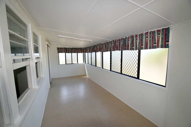 Photo - 105 Barney Street, Barney Point QLD 4680 - Image 2