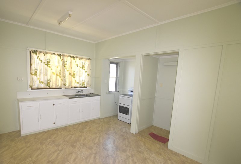 Photo - 105 Barney Street, Barney Point QLD 4680 - Image 4