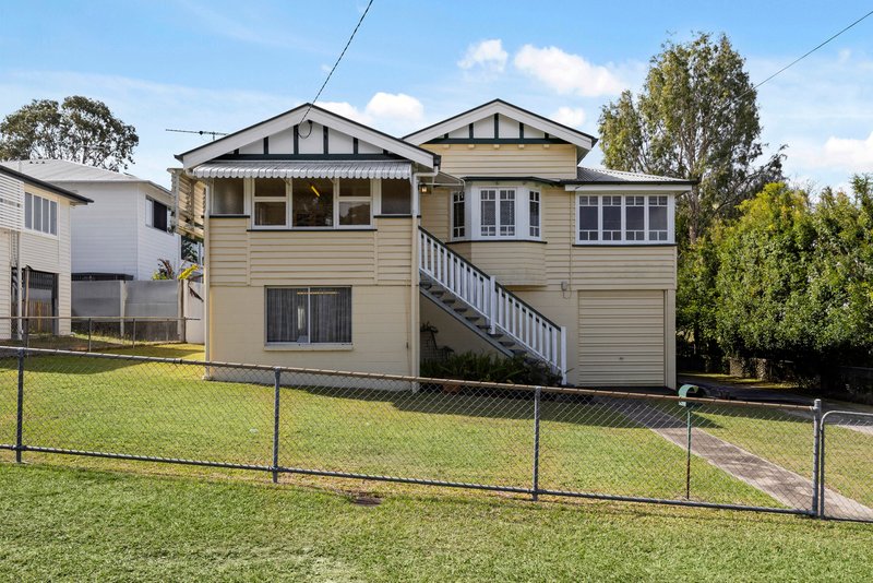 Photo - 105 Bowman Parade, Bardon QLD 4065 - Image 2