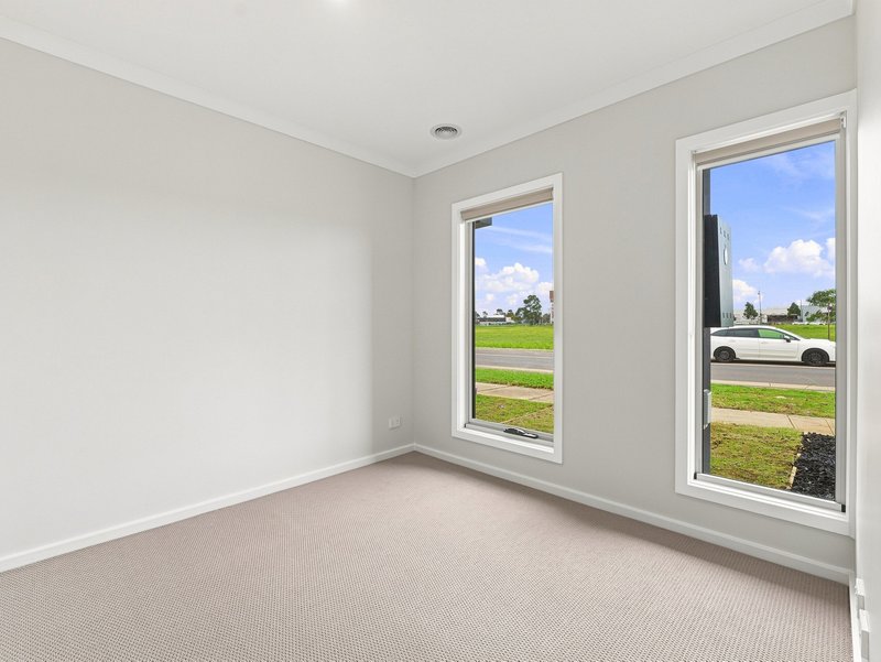 Photo - 105 Bursa Drive, Wyndham Vale VIC 3024 - Image 4