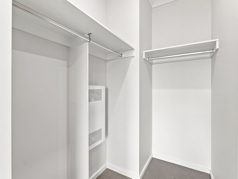 Photo - 105 Bursa Drive, Wyndham Vale VIC 3024 - Image 5