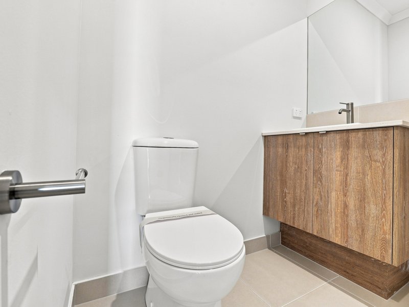 Photo - 105 Bursa Drive, Wyndham Vale VIC 3024 - Image 7