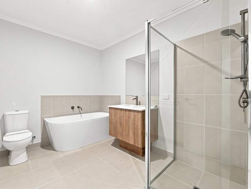 Photo - 105 Bursa Drive, Wyndham Vale VIC 3024 - Image 8