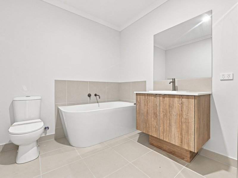Photo - 105 Bursa Drive, Wyndham Vale VIC 3024 - Image 9