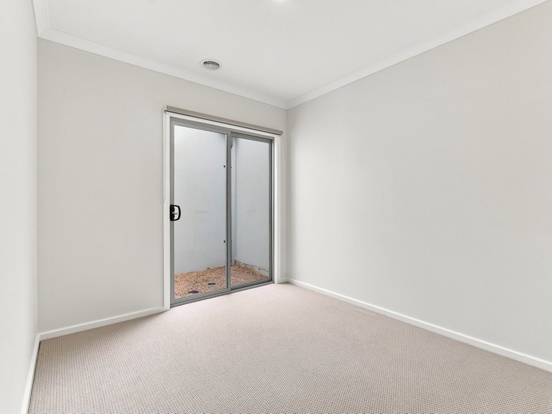 Photo - 105 Bursa Drive, Wyndham Vale VIC 3024 - Image 13