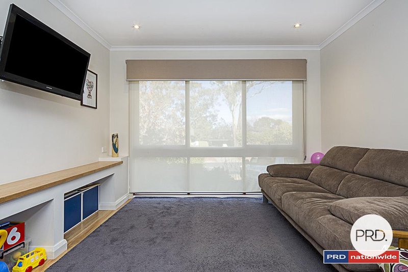 Photo - 105 Chuculba Crescent, Giralang ACT 2617 - Image 8