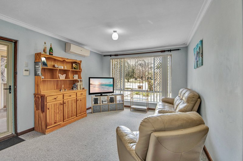 Photo - 105 Currie Street, Warnbro WA 6169 - Image 3