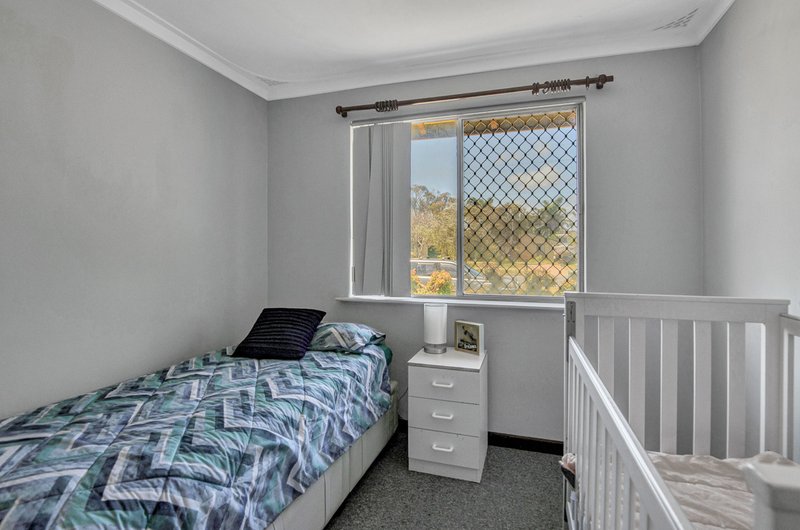 Photo - 105 Currie Street, Warnbro WA 6169 - Image 10