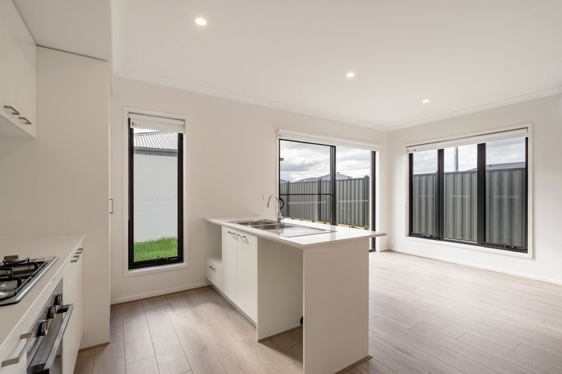 Photo - 105 Dryland Boulevard, Mickleham VIC 3064 - Image 3