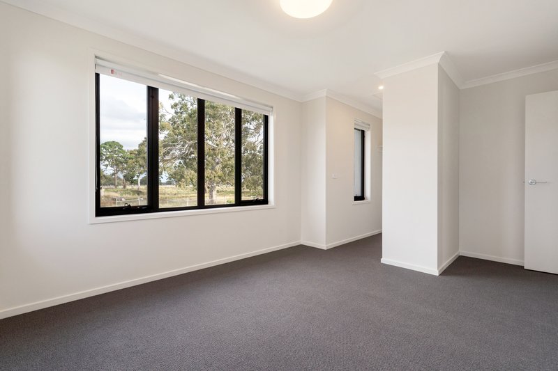 Photo - 105 Dryland Boulevard, Mickleham VIC 3064 - Image 8