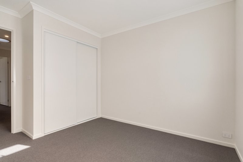 Photo - 105 Dryland Boulevard, Mickleham VIC 3064 - Image 9