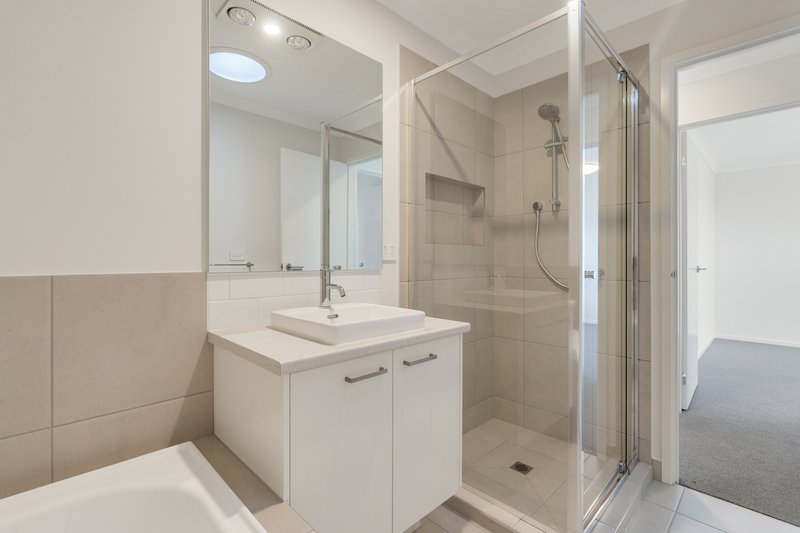 Photo - 105 Dryland Boulevard, Mickleham VIC 3064 - Image 11
