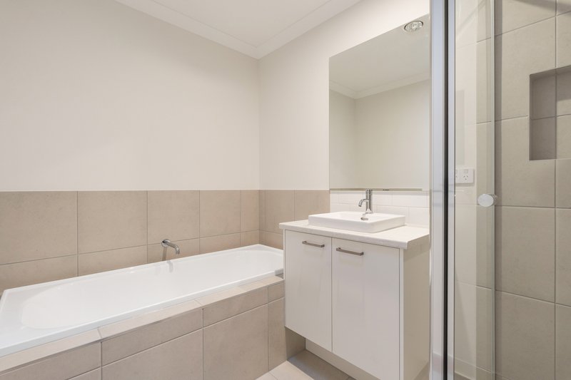 Photo - 105 Dryland Boulevard, Mickleham VIC 3064 - Image 12