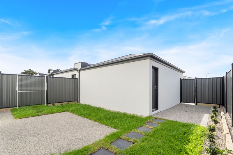 Photo - 105 Dryland Boulevard, Mickleham VIC 3064 - Image 16