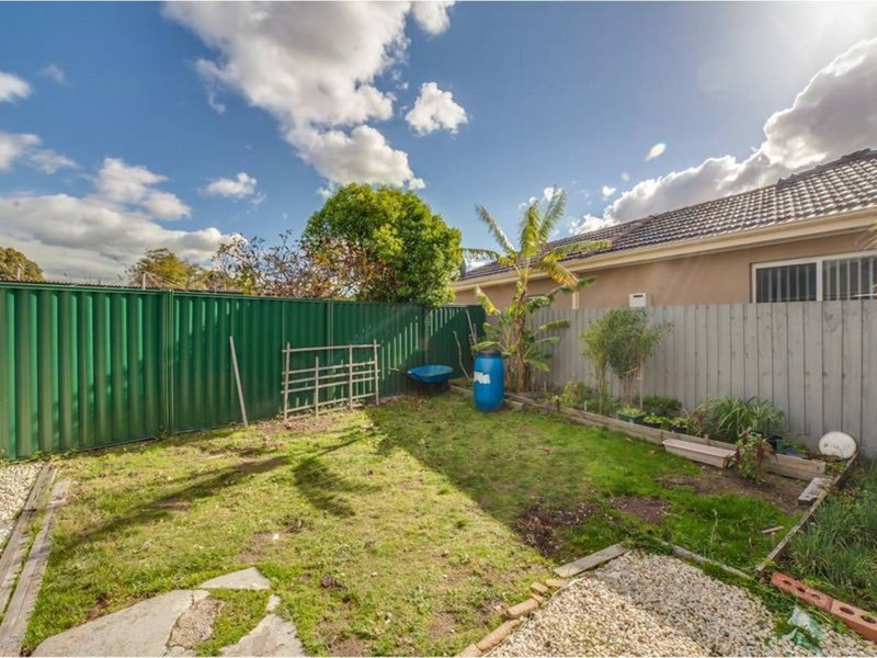 Photo - 105 Fordholm Rd , Hampton Park VIC 3976 - Image 9