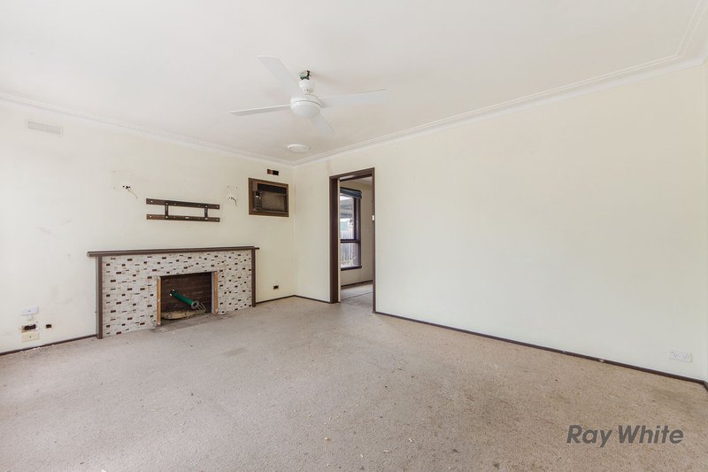 Photo - 105 Kings Road, Kings Park VIC 3021 - Image 2