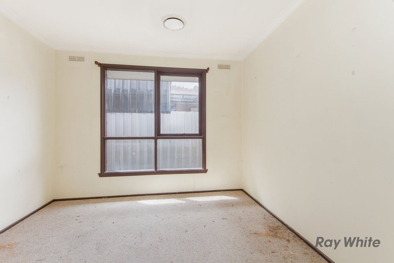 Photo - 105 Kings Road, Kings Park VIC 3021 - Image 4