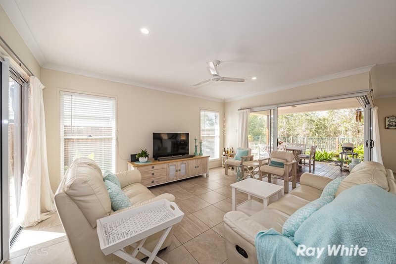 Photo - 105 Lakeside Crescent, Ningi QLD 4511 - Image 4