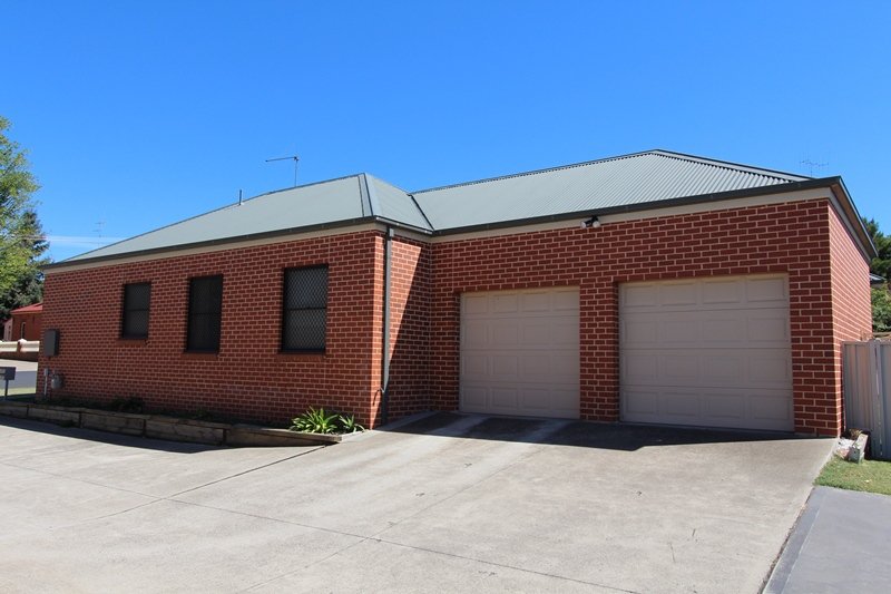 Photo - 105 Lambert Street, Bathurst NSW 2795 - Image 2