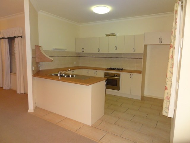 Photo - 105 Lambert Street, Bathurst NSW 2795 - Image 4