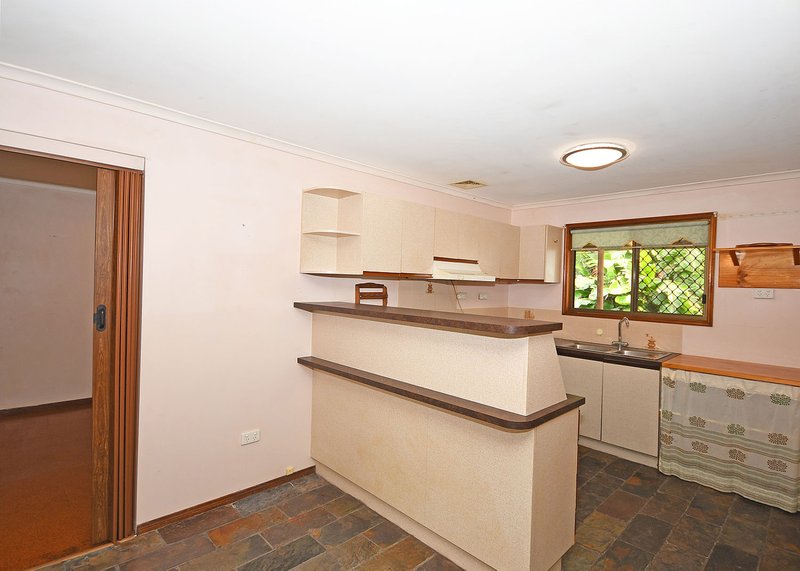 Photo - 105 Limpus Street, Urangan QLD 4655 - Image 10