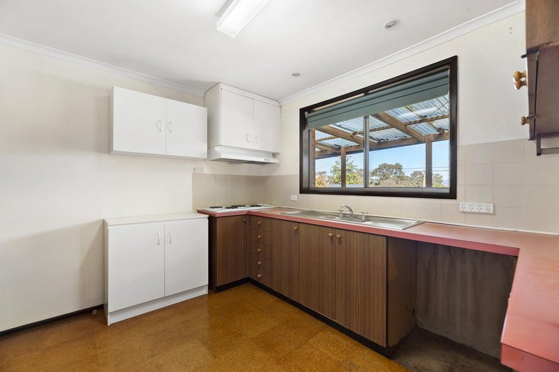 Photo - 105 Livingston Avenue, Kambah ACT 2902 - Image 7