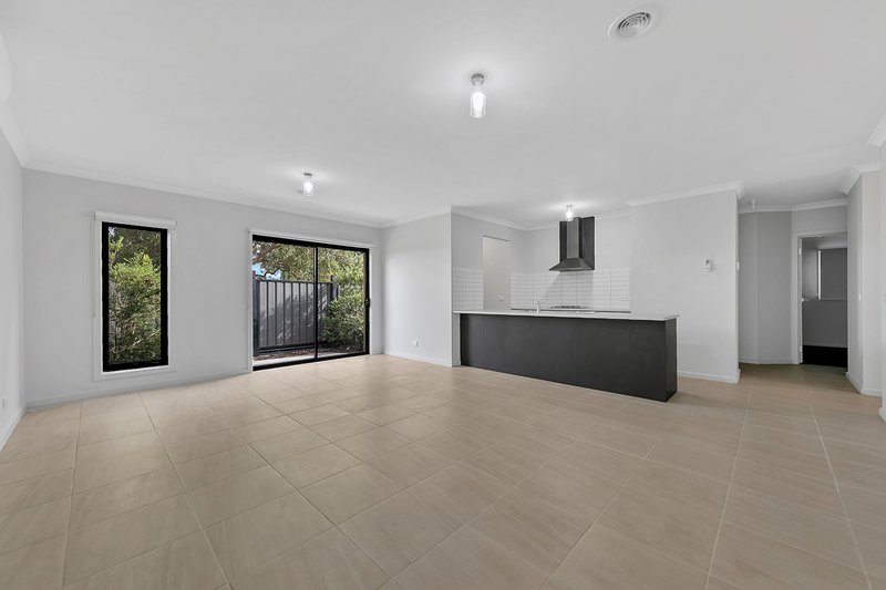 Photo - 105 Lockhart Street, Mernda VIC 3754 - Image 3