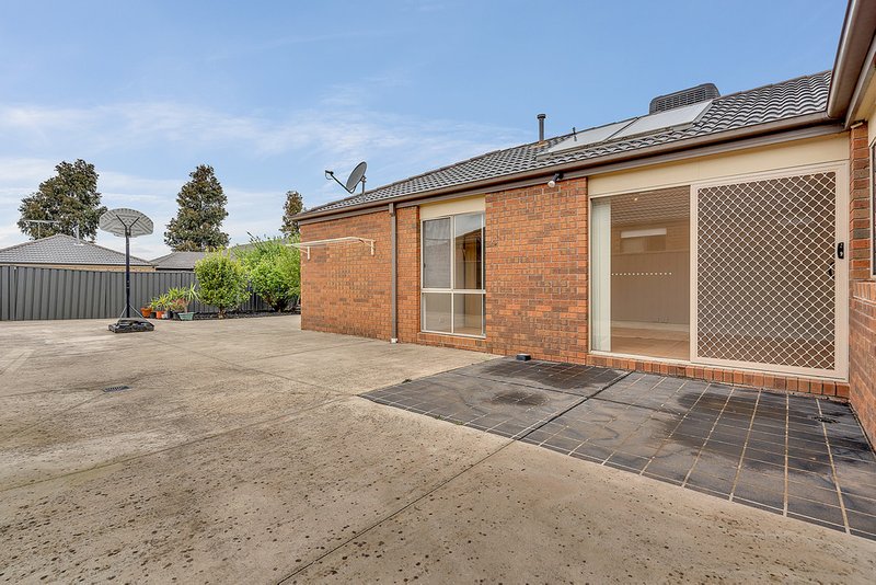 Photo - 105 Mareeba Way, Craigieburn VIC 3064 - Image 13