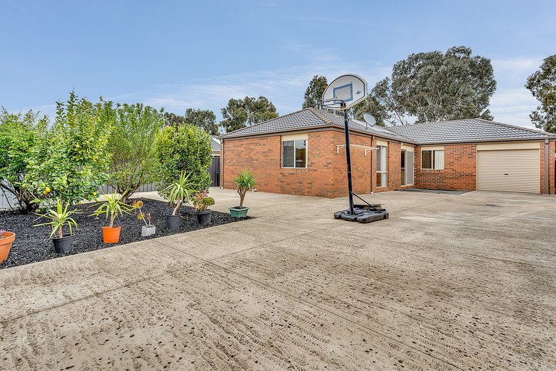 Photo - 105 Mareeba Way, Craigieburn VIC 3064 - Image 14